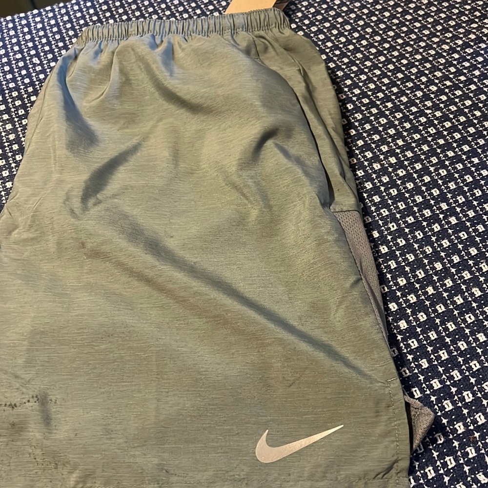 Nike shorts. Mens Dri fit. Green. XL